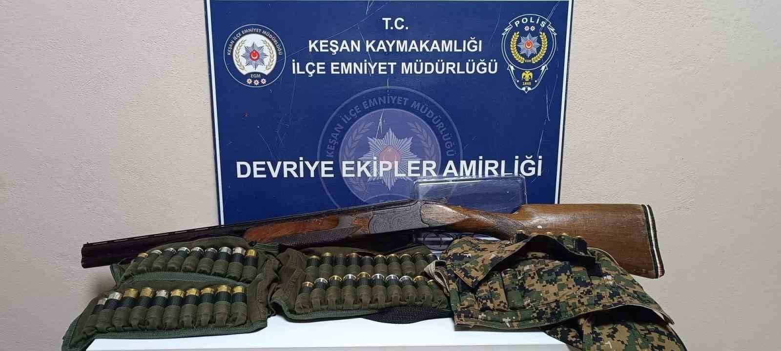 Keşan&rsquo;da uyuşturucu, ruhsatsız tabanca ve t&uuml;fek ele ge&ccedil;irildi
