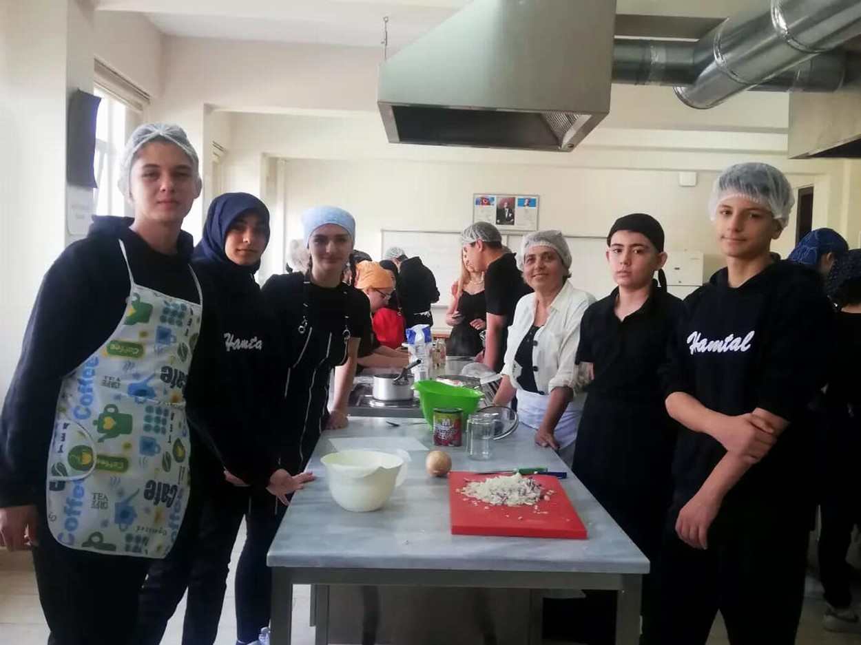 Geleceğin şefleri Girit yemeklerini öğrendiler