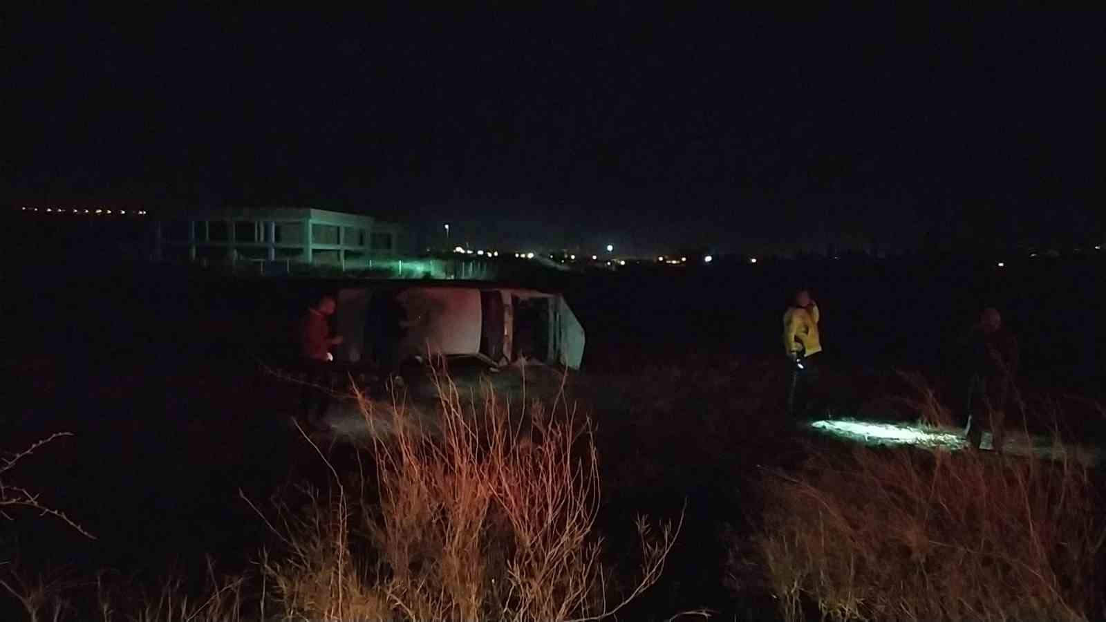 Kontrolden çıkan otomobil devrildi: 2 yaralı