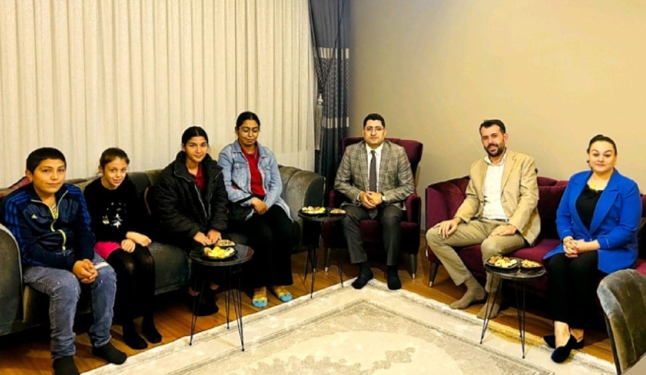 Protokolden liseli &ouml;ğrencilerle gazi ziyareti
