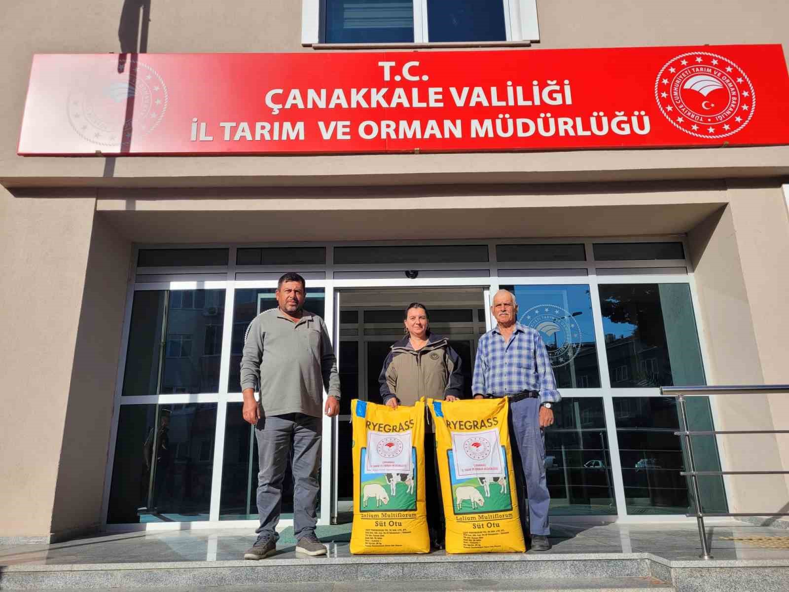 Çanakkale’de üreticilere İtalyan çim tohumu dağıtıldı