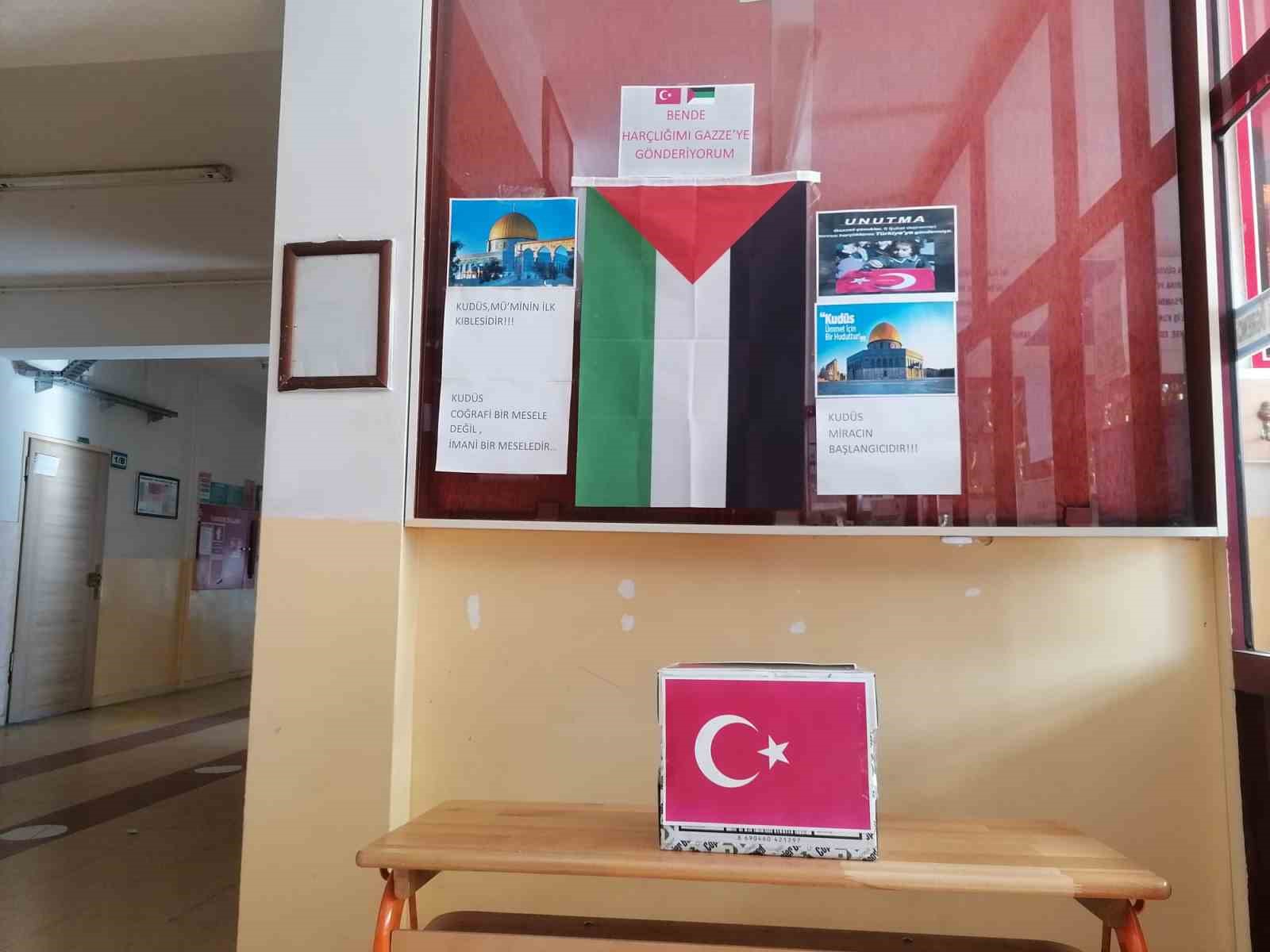 &Ouml;ğrencilerin har&ccedil;lıkları Gazze&rsquo;ye
