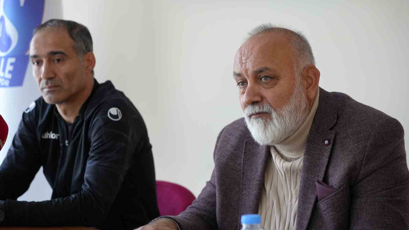 Kırıkkaleg&uuml;c&uuml; FSK Teknik Direkt&ouml;r&uuml; Erarslan: "M&uuml;cadeleci bir oyuncu grubuna sahibiz"
