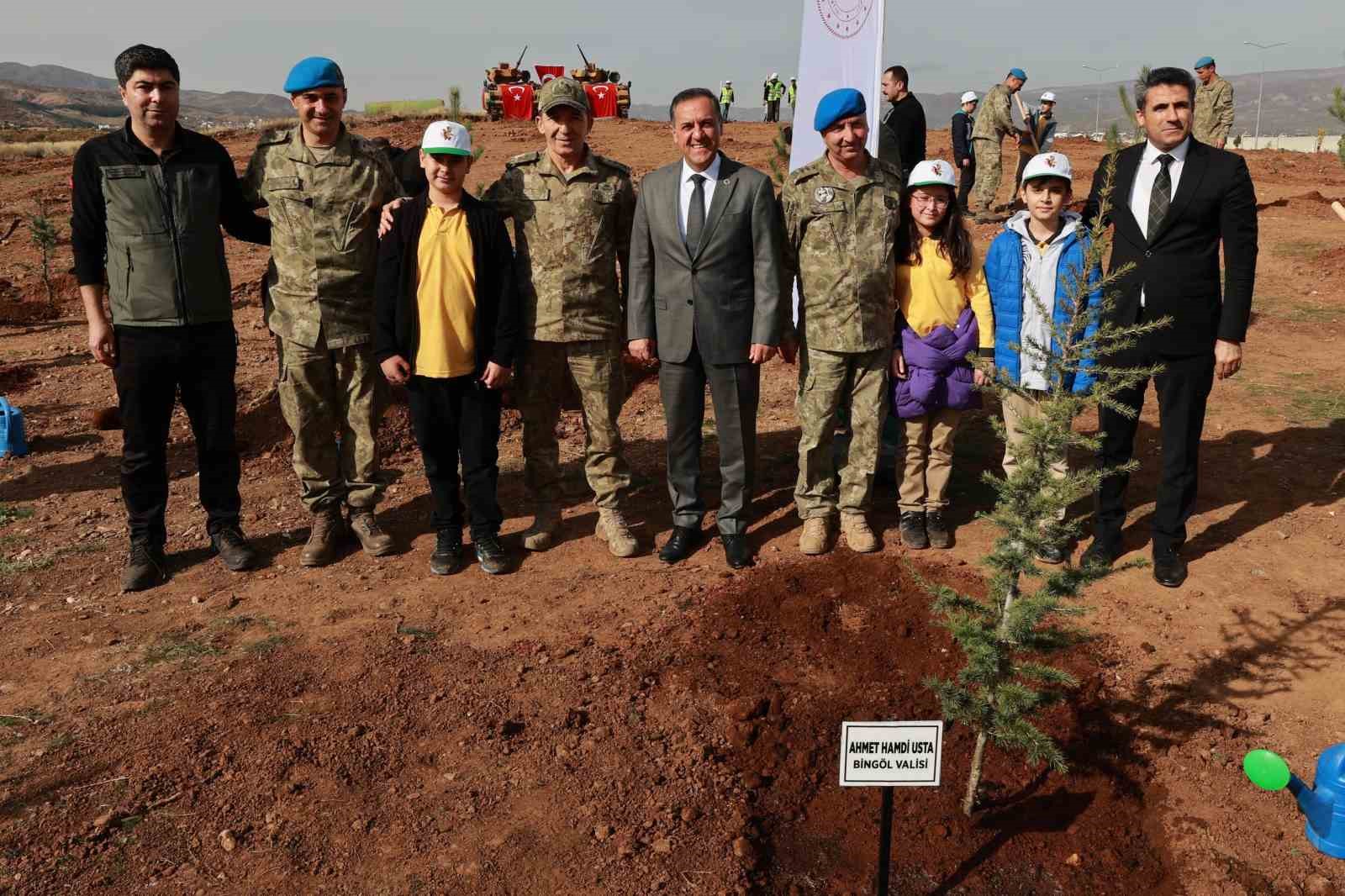 Bing&ouml;l&rsquo;de Mehmet&ccedil;ik, T&uuml;rkiye y&uuml;zyılında bin 500 fidan dikti
