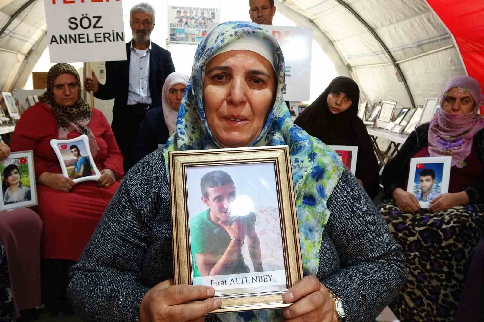 Evlat mücadelesindeki ailelerin nöbeti sürüyor
