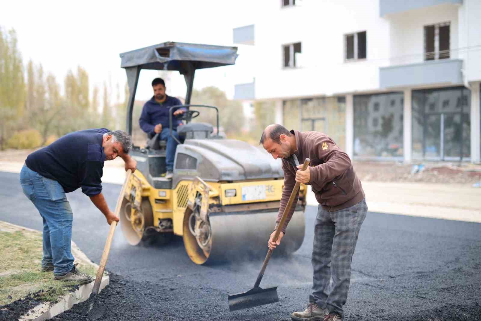 Başkan Din&ccedil;er: "Yaklaşan kış şartlarına yollarımızı hazırlıyoruz&rsquo;&rsquo;
