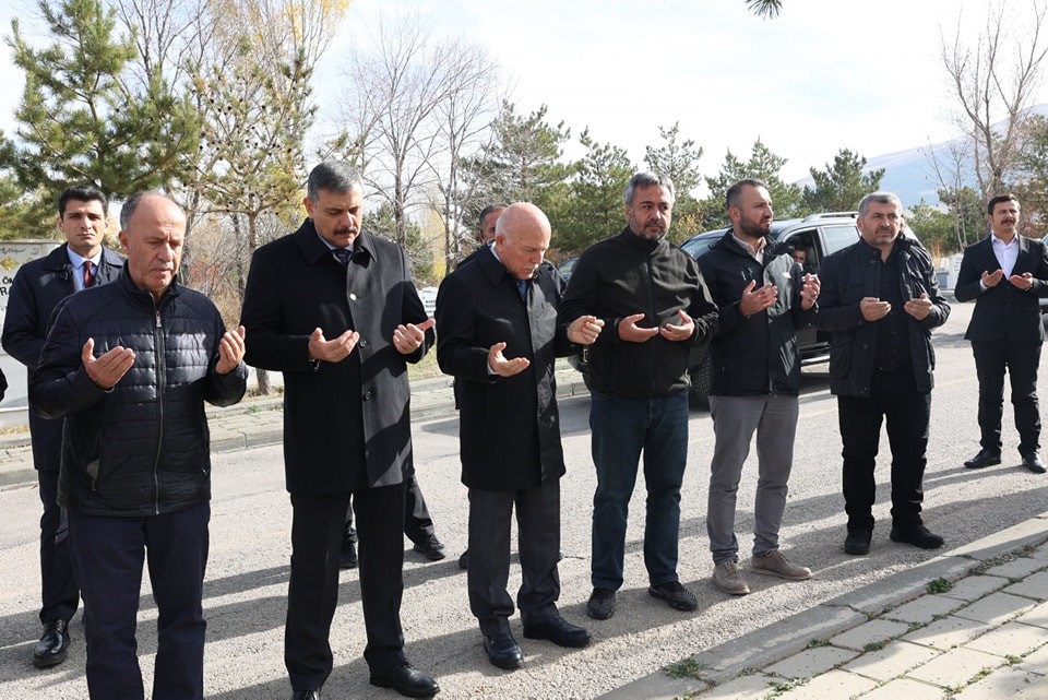 Gazeteci Sebahattin Yılmaz mezarı başında anıldı
