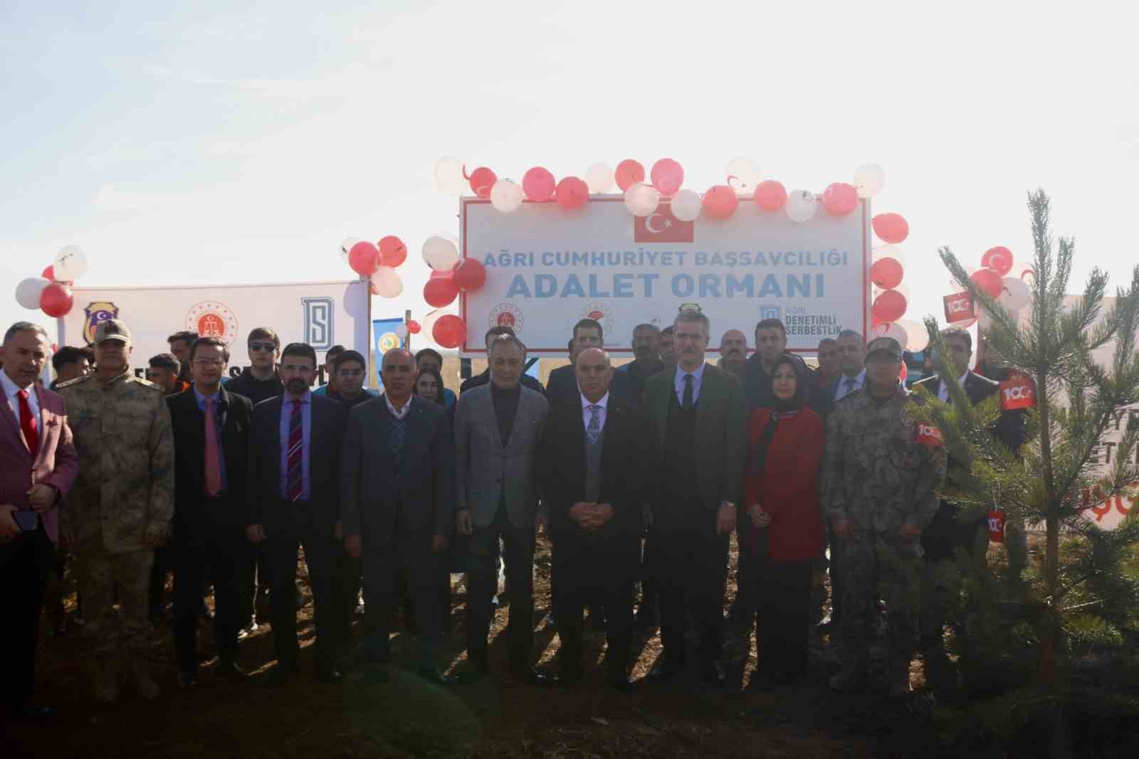 Ağrı&rsquo;da fidanlar toprakla buluştu
