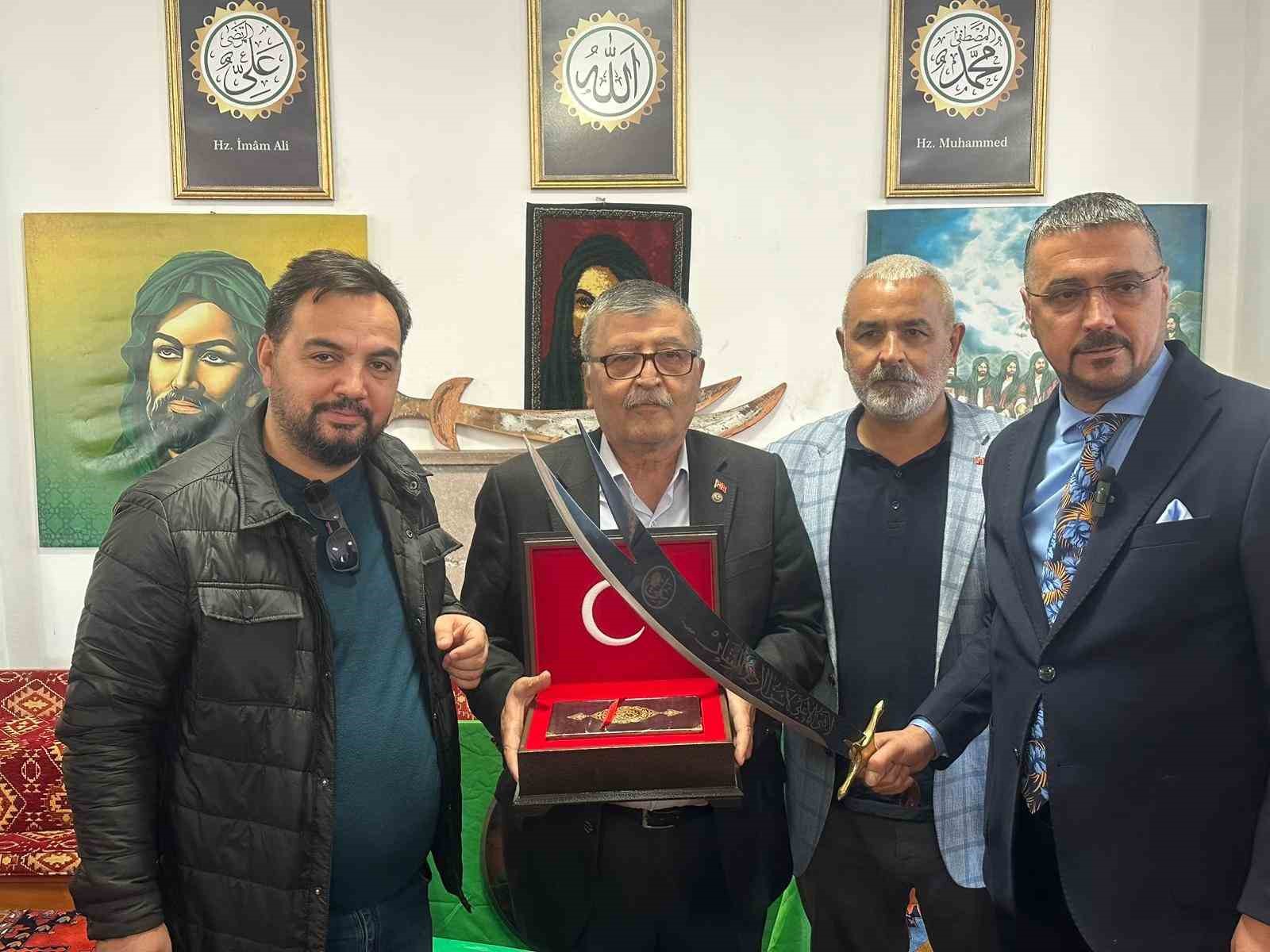 MHP İl Başkanı Doğan, H&uuml;seyin Gazi T&uuml;rbesi&rsquo;ni ziyaret etti
