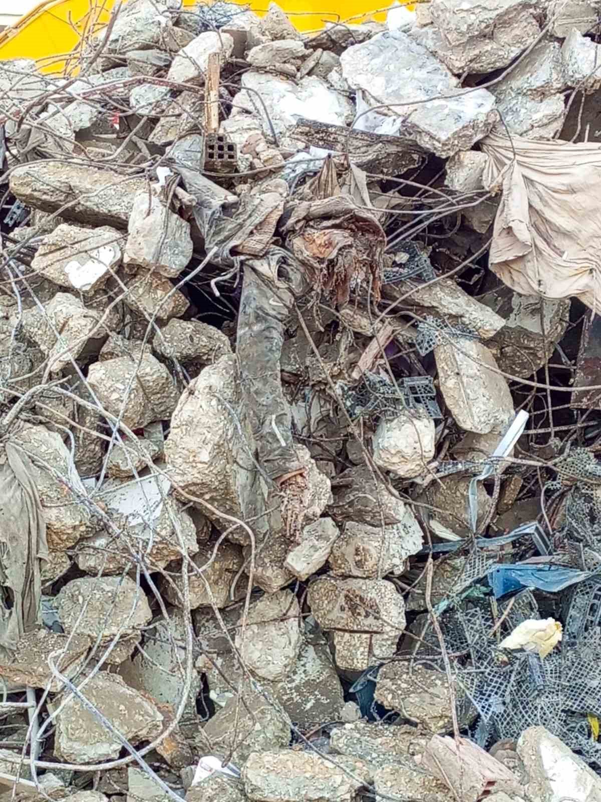 Hatay’da aynı enkazdan ikinci ceset çıktı