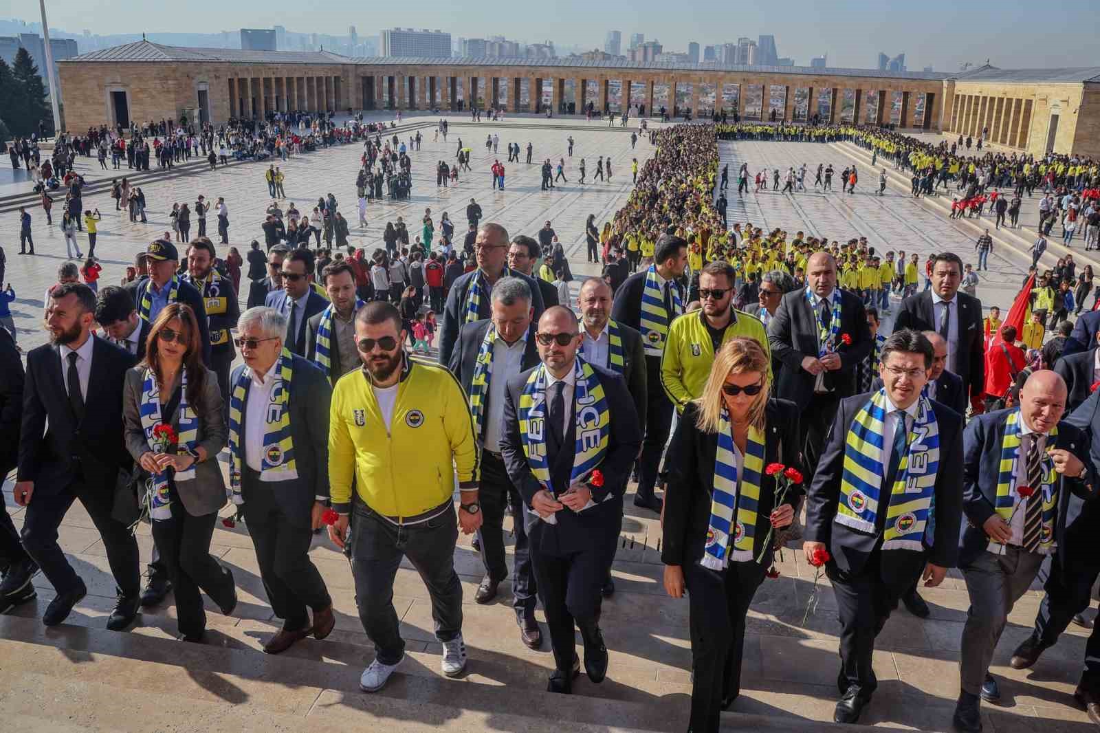 Fenerbahçeli taraftarlar Anıtkabir’i ziyaret etti
