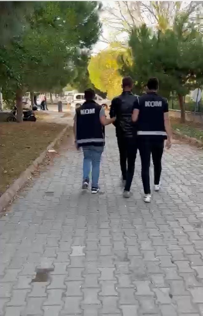 &Ccedil;anakkale&rsquo;de silah ka&ccedil;ak&ccedil;ılığı operasyonuna 2 tutuklama
