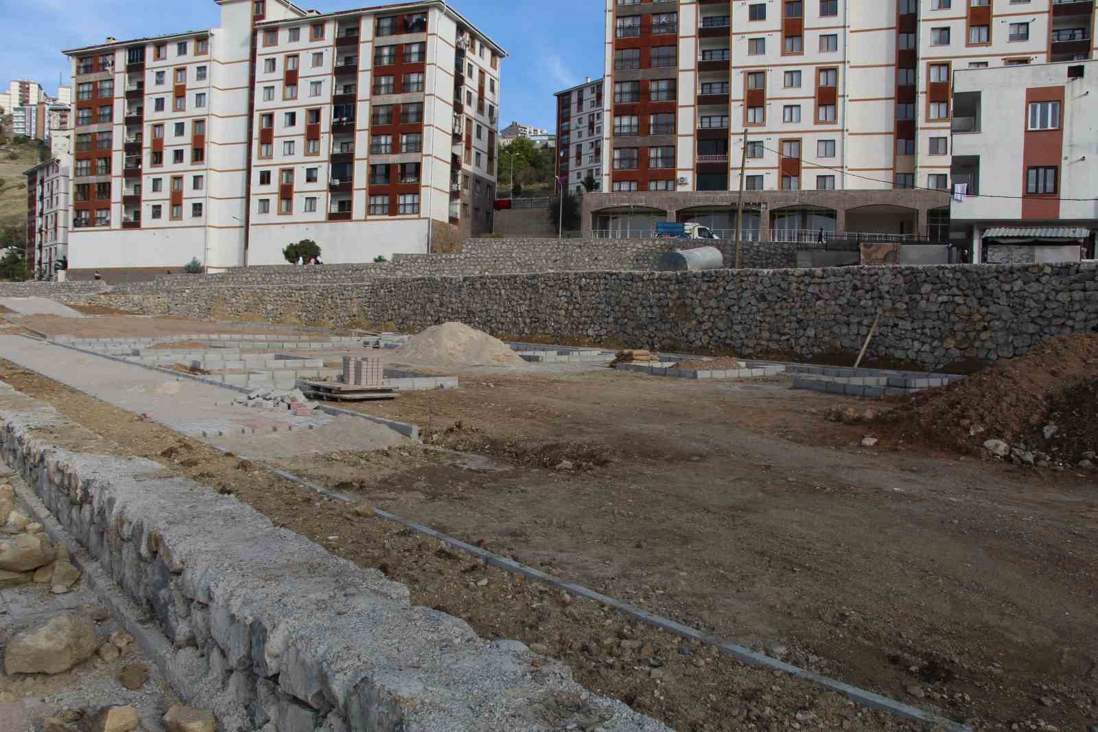 Şırnak&rsquo;ta HDP&rsquo;li meclis &uuml;yeleri projeyi engellemeye &ccedil;alıştı, belediye başkanı ateş p&uuml;sk&uuml;rd&uuml;
