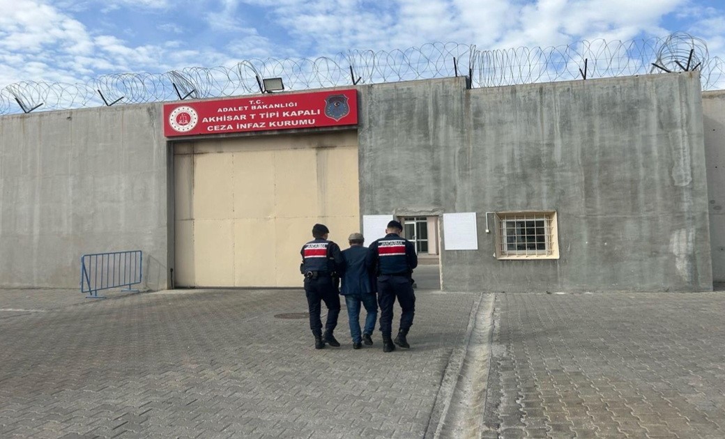 Akhisar’da aranan 15 şahıs yakalandı