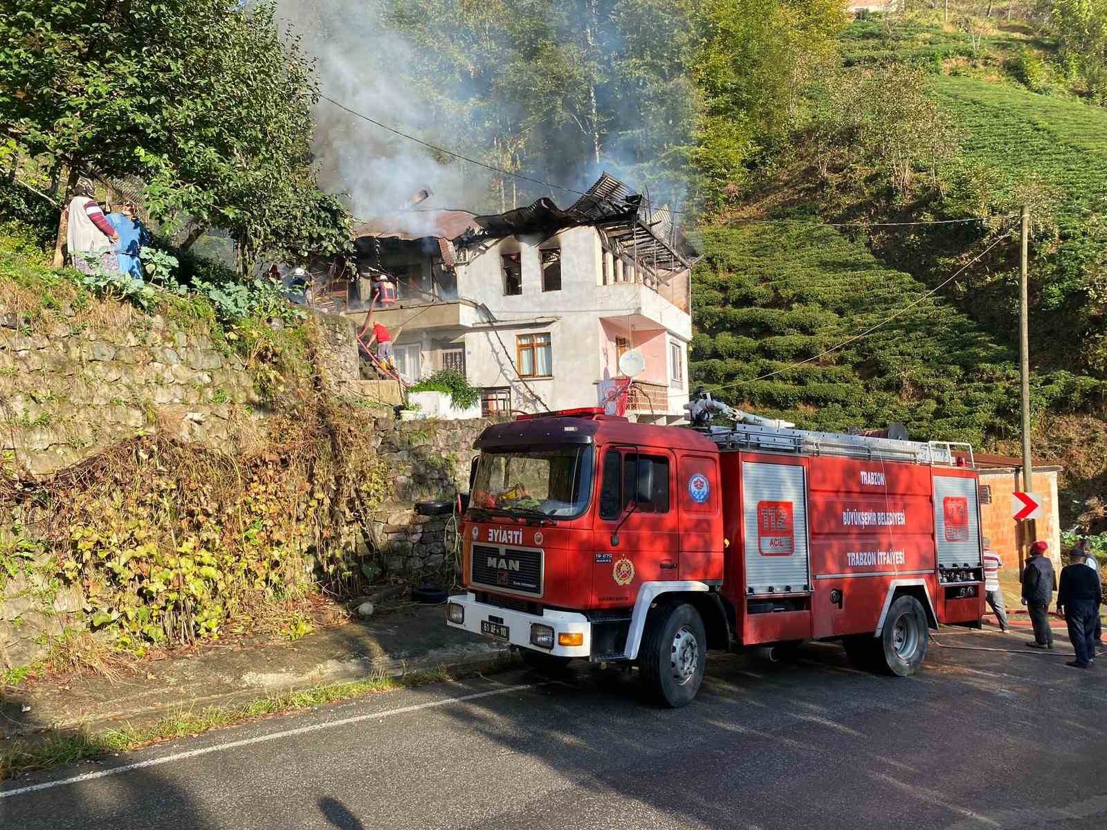 Trabzon’un Sürmene ilçesinde korkutan yangınundefined