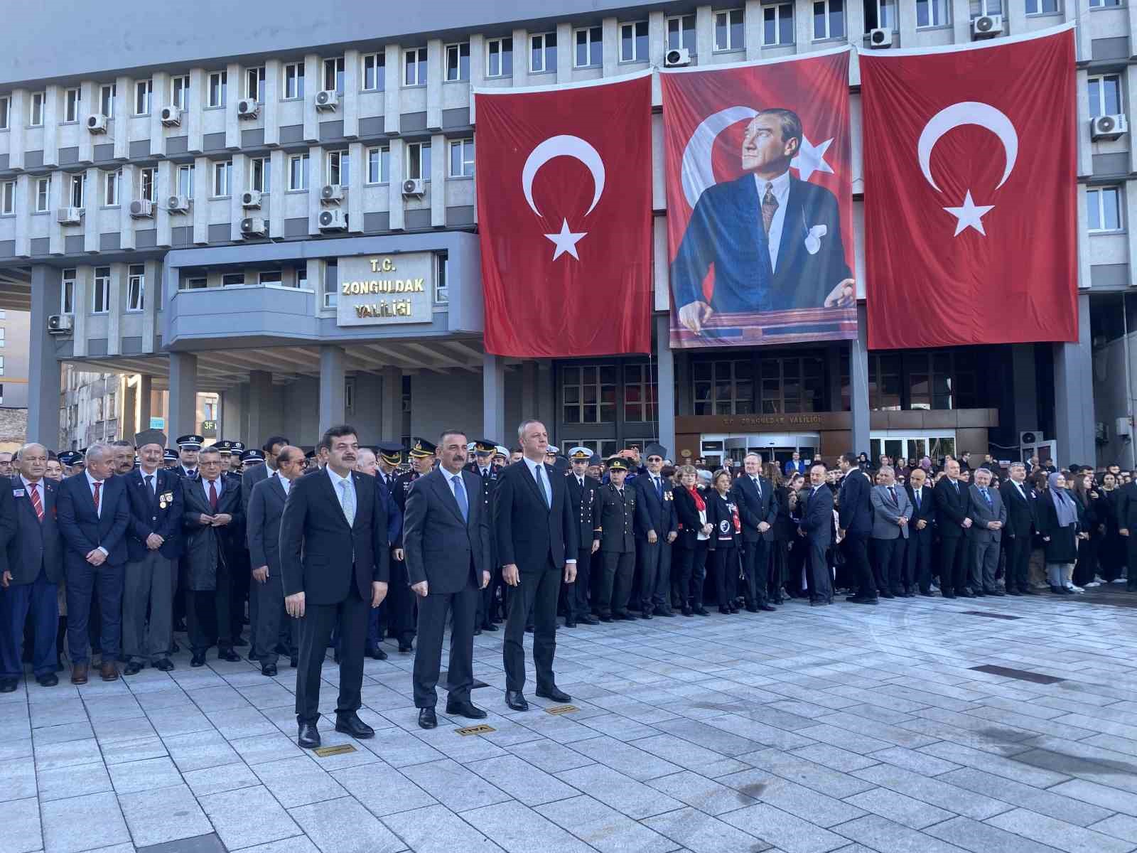 Zonguldak&rsquo;ta hayat 2 dakika durdu
