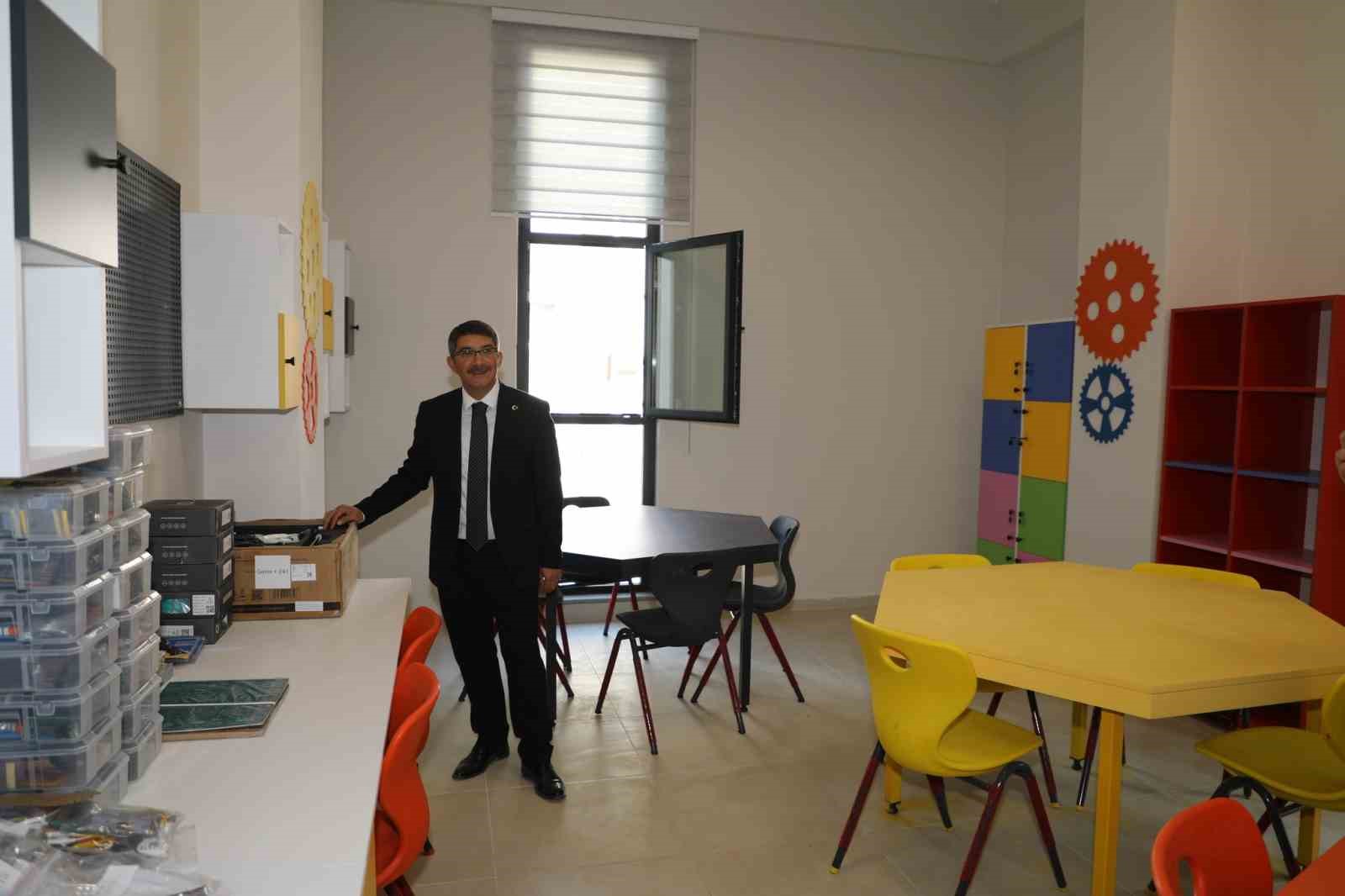 Şehzadeler Millet K&uuml;t&uuml;phanesi ve Gen&ccedil;lik Merkezi hizmete giriyor
