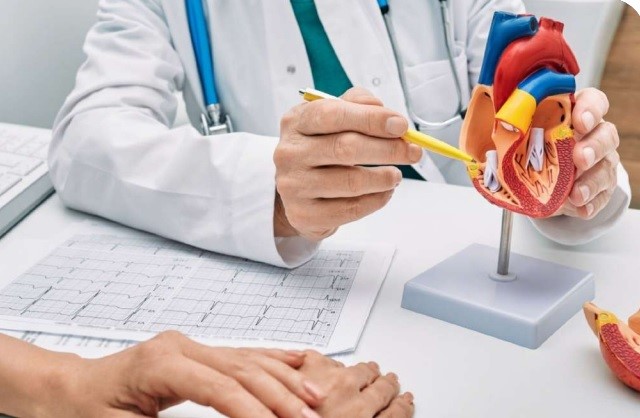 &ldquo;&Uuml;lkemizde her yıl 300 bin kişi kalp krizi ge&ccedil;iriyor, 125 kişiyi kaybediyoruz&rdquo;
