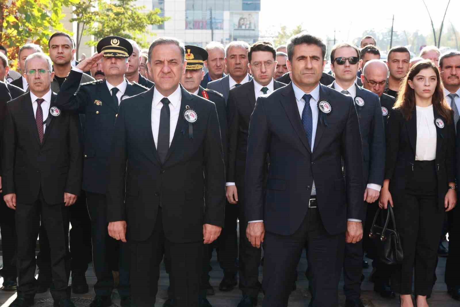 Bing&ouml;l&rsquo;de 10 Kasım Atat&uuml;rk&rsquo;&uuml; Anma G&uuml;n&uuml;
