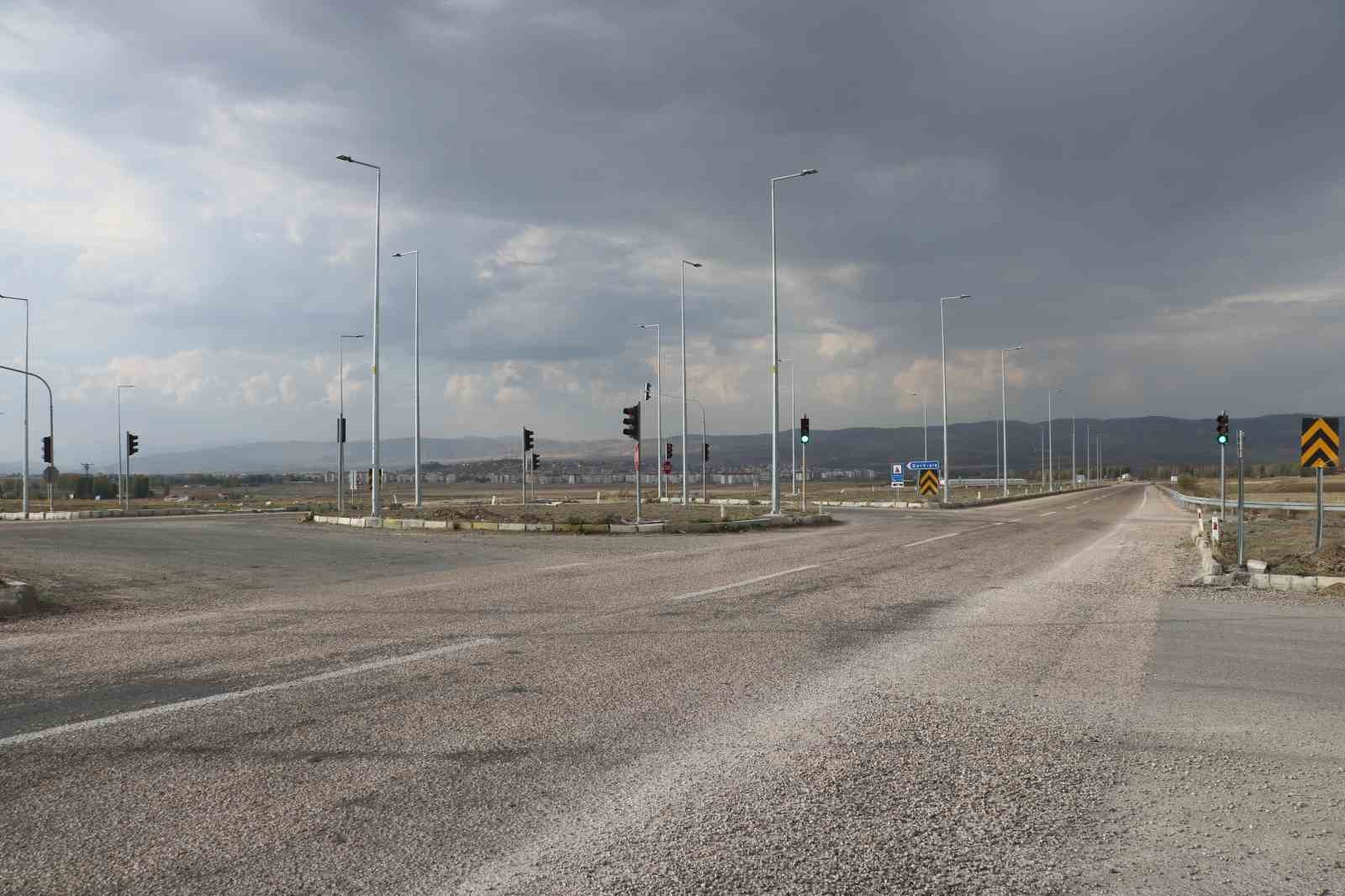 Onlarca kişinin ölümüne neden olan ‘ölüm kavşağı’ ışıklandırıldı