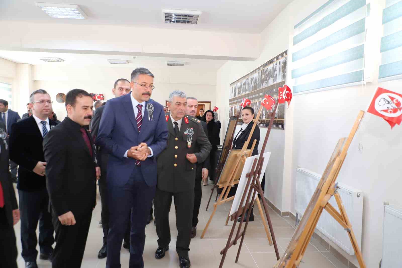 Hakkari&rsquo;de 10 Kasım Atat&uuml;rk&rsquo;&uuml; anma programı
