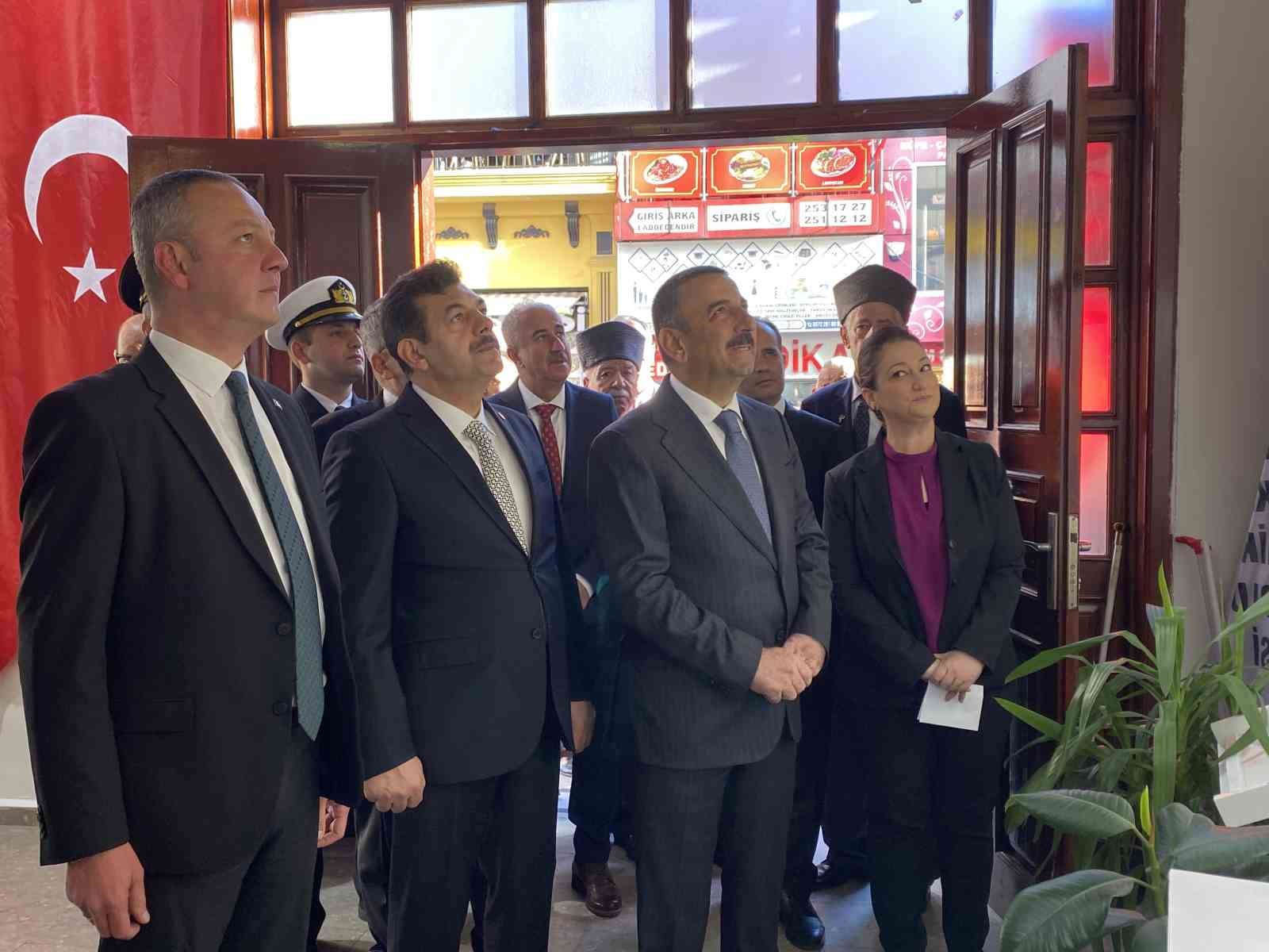 Atat&uuml;rk konulu resim sergisi a&ccedil;ıldı
