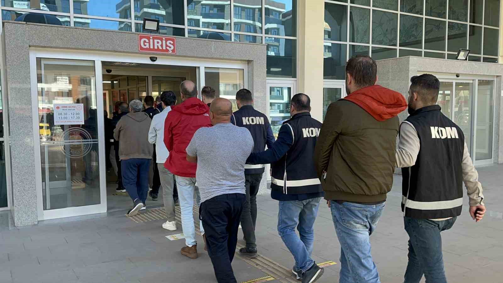 Edirne, İstanbul, Tekirdağ ve D&uuml;zce&rsquo;de ka&ccedil;ak&ccedil;ılık operasyonu: 16 ş&uuml;pheliden 5&rsquo;i tutuklandı
