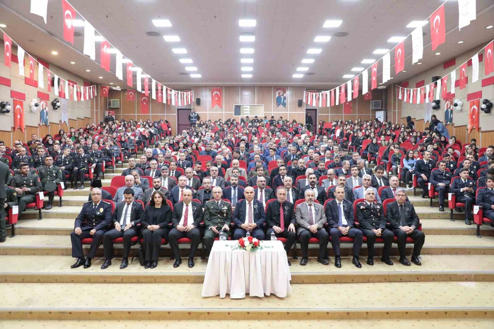 Ağrı&rsquo;da Atat&uuml;rk&rsquo;&uuml; anma t&ouml;reni d&uuml;zenlendi
