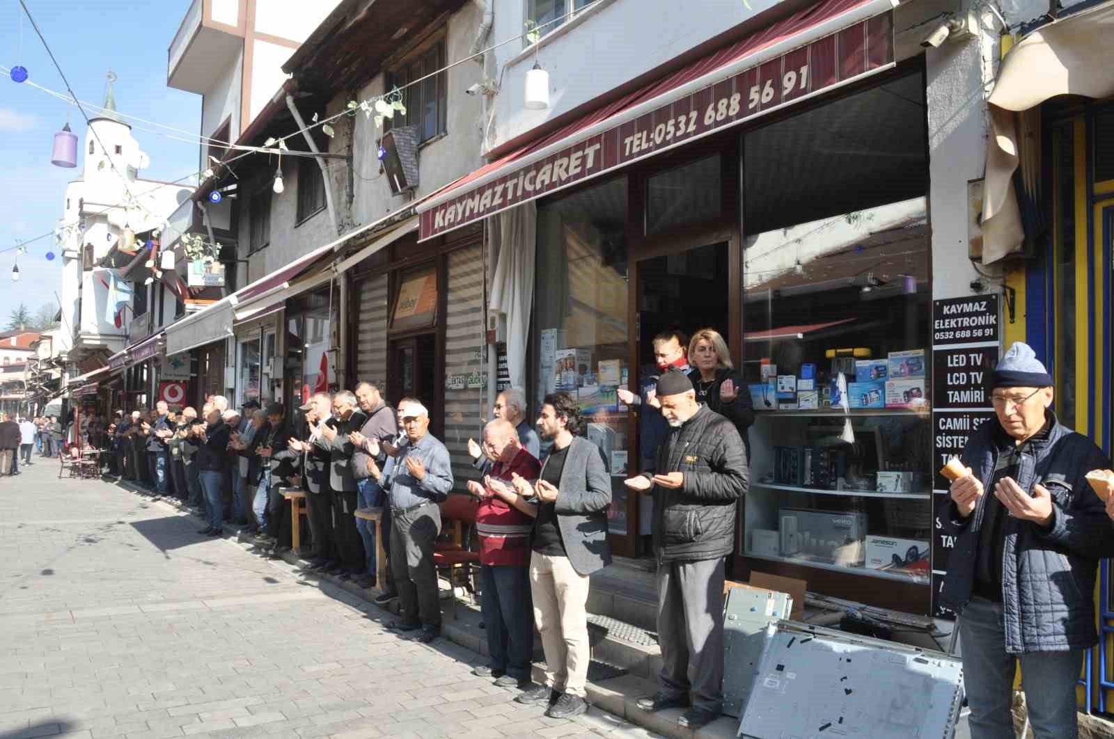 Asırlardır sürdürdükleri esnaf duasında Atatürk’ü andılar
