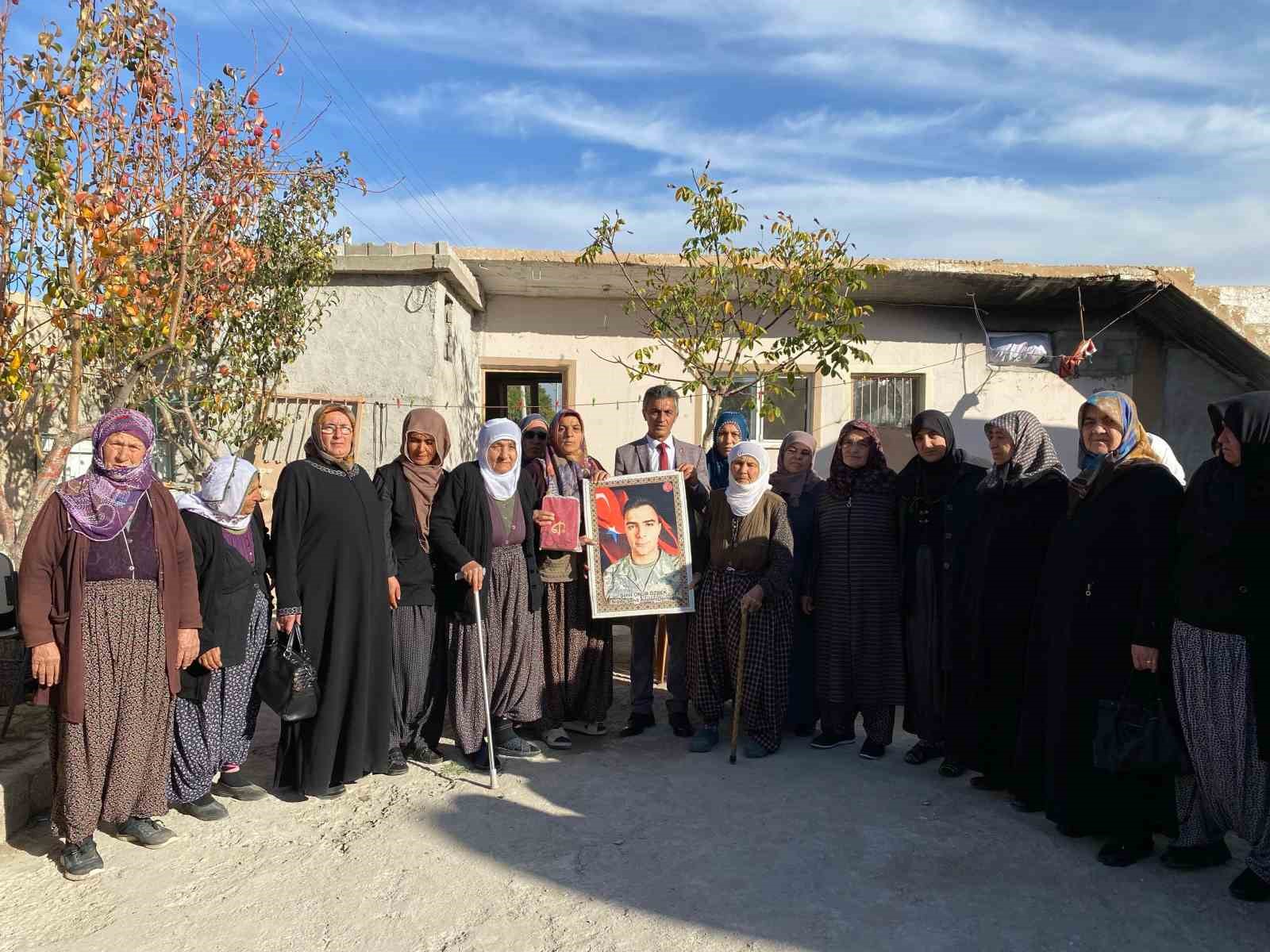 Niğde Şehit Ailelerinden Şehit Onur Özbek’in Ailesine Ziyaret