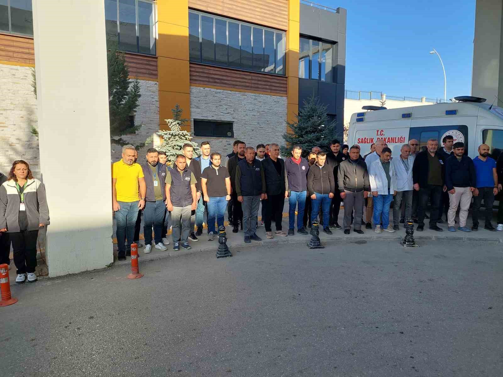 Niğde’de sağlık çalışanları Gazi Mustafa Kemal Atatürk’ü saygı ile andı