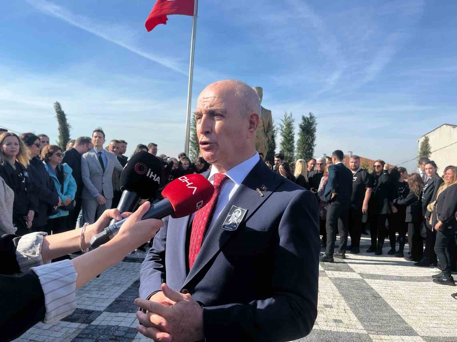 B&uuml;y&uuml;k&ccedil;ekmece&rsquo;de Atat&uuml;rk anıtı a&ccedil;ıldı
