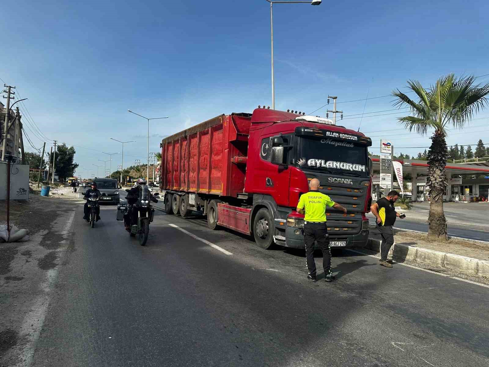 Milas’ta tırın çarptığı yaşlı adam yaralandı