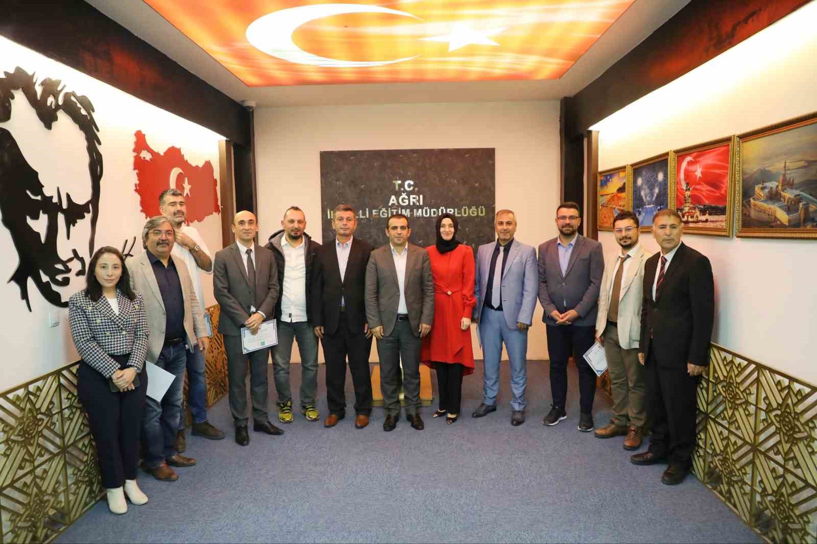 Ağrı&rsquo;da eğitimde iyi &ouml;rnekler &ouml;d&uuml;llendirilecek
