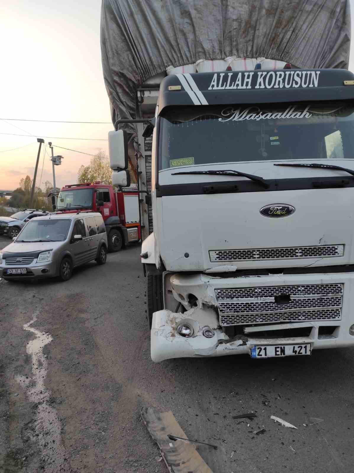 Bing&ouml;l&rsquo;de zincirleme kaza: 6 yaralı
