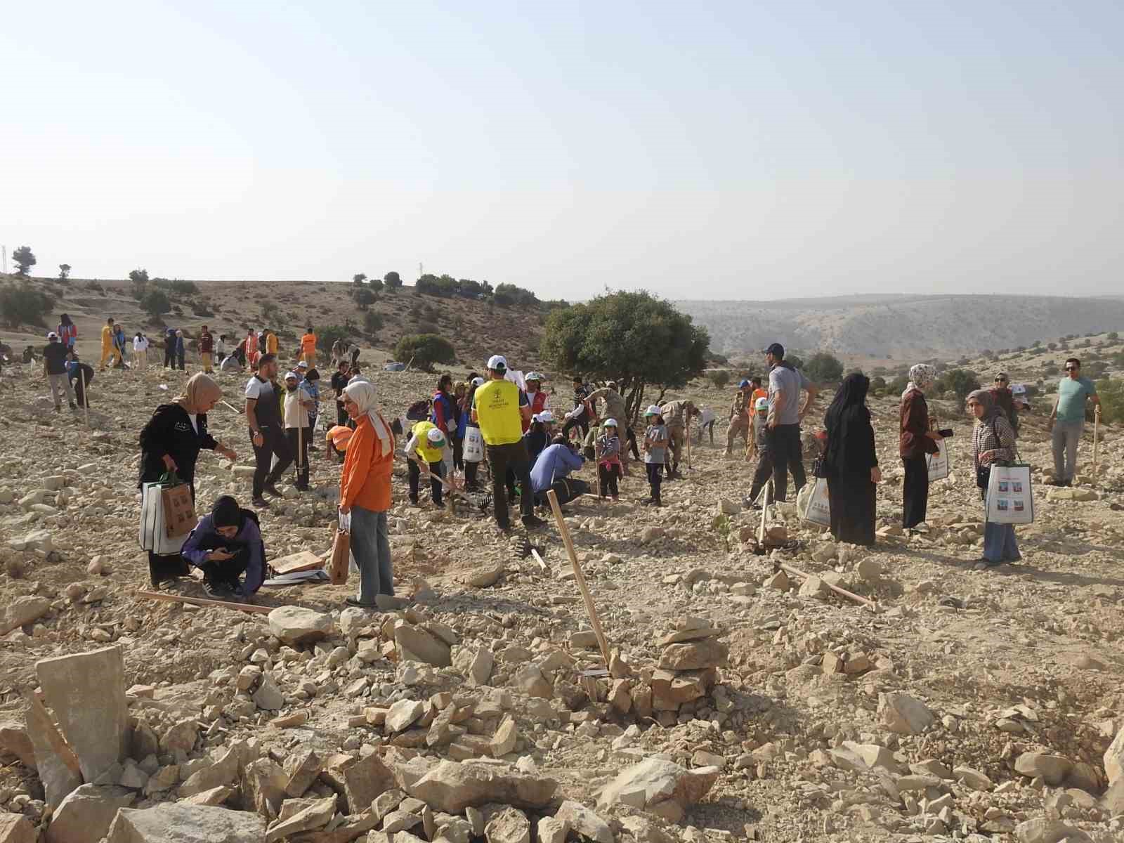 Kilis&rsquo;te fidanlar toprakla buluştu
