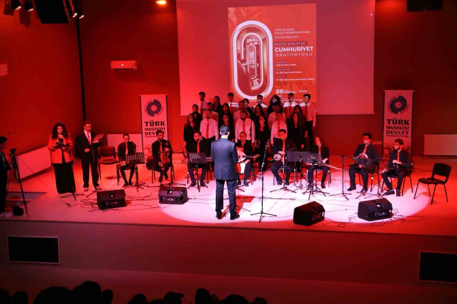 Niğde&rsquo;de cumhuriyetin 100. yılına &ouml;zel oratoryo sahnelendi
