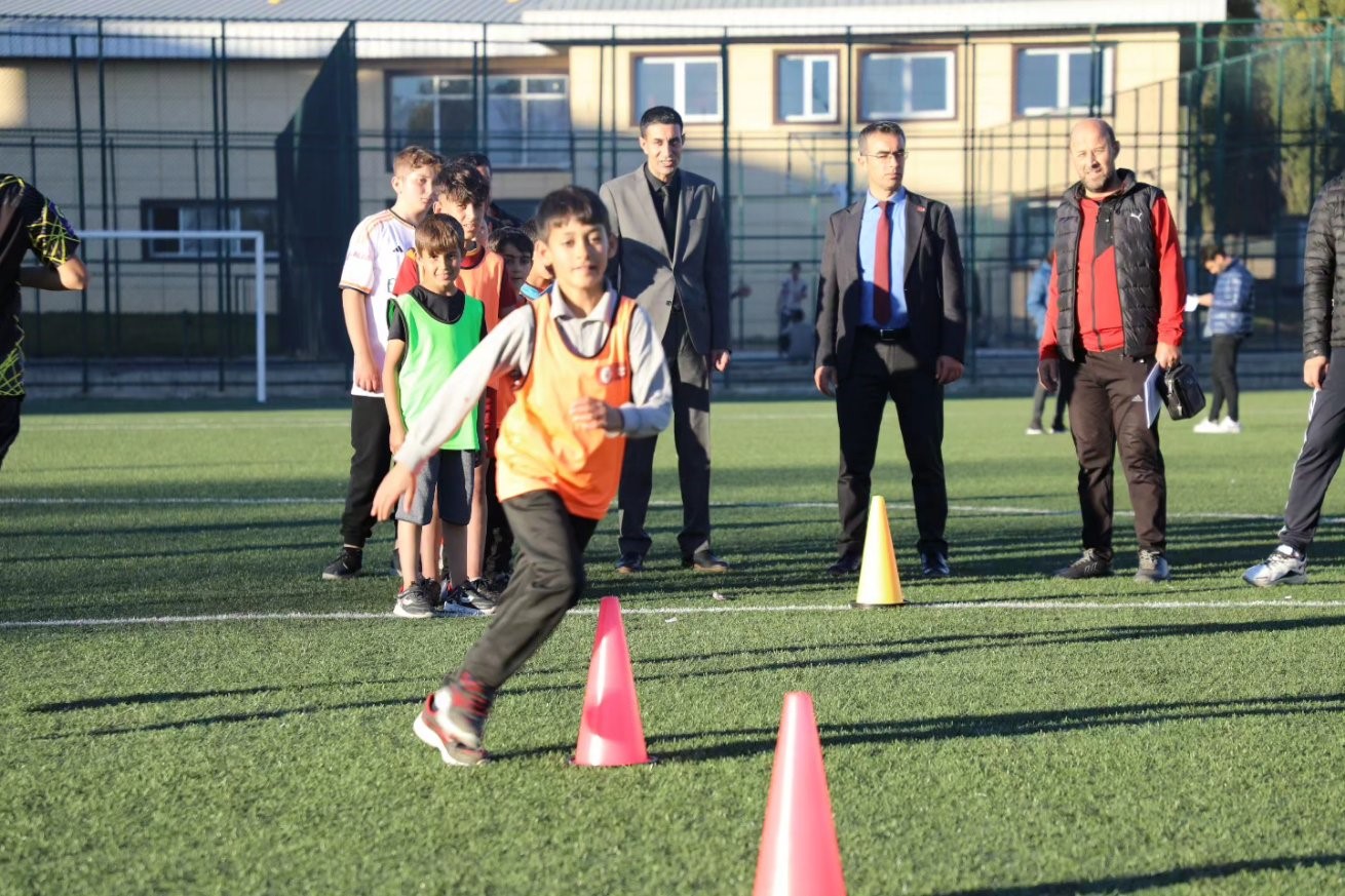 Ağrı Gençlik ve Spor İl Müdürü Fedai Din, Patnos’ta incelemelerde bulundu