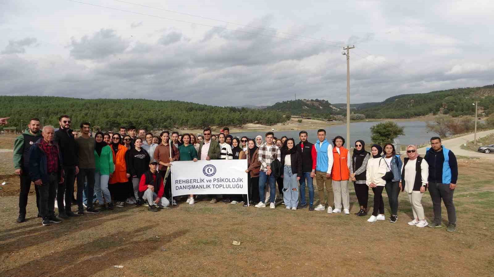 Uşak Belediyesi 11 bin fidanı toprakla buluşturdu
