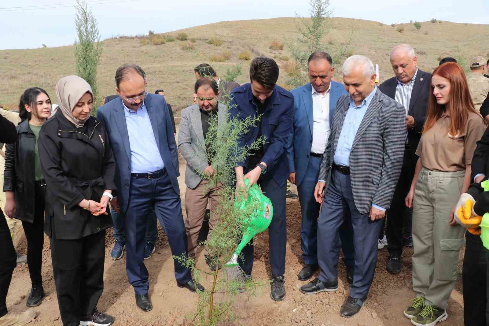 Siirt’te binlerce fidan toprakla buluşturuldu