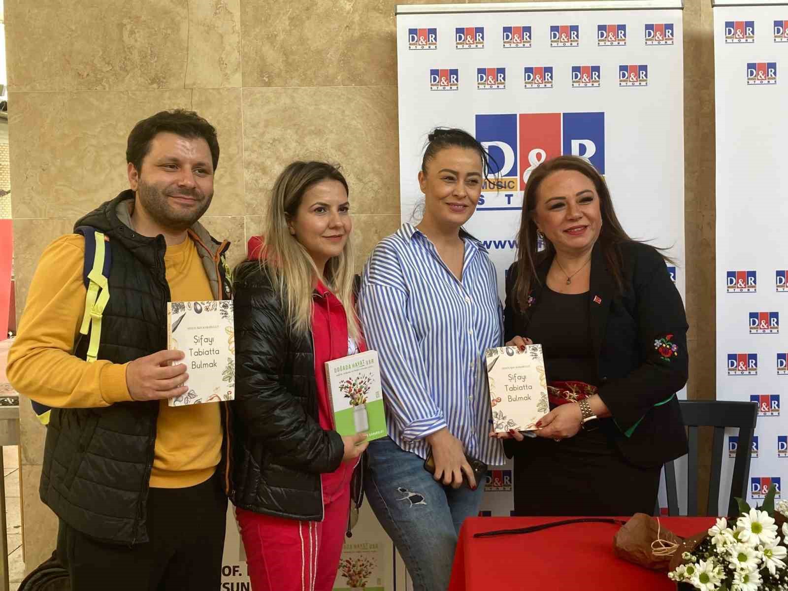 Şifayı tabiatta arayan vatandaşlar &ldquo;Bitkilerin Profes&ouml;r&uuml;&rdquo; ile buluştu
