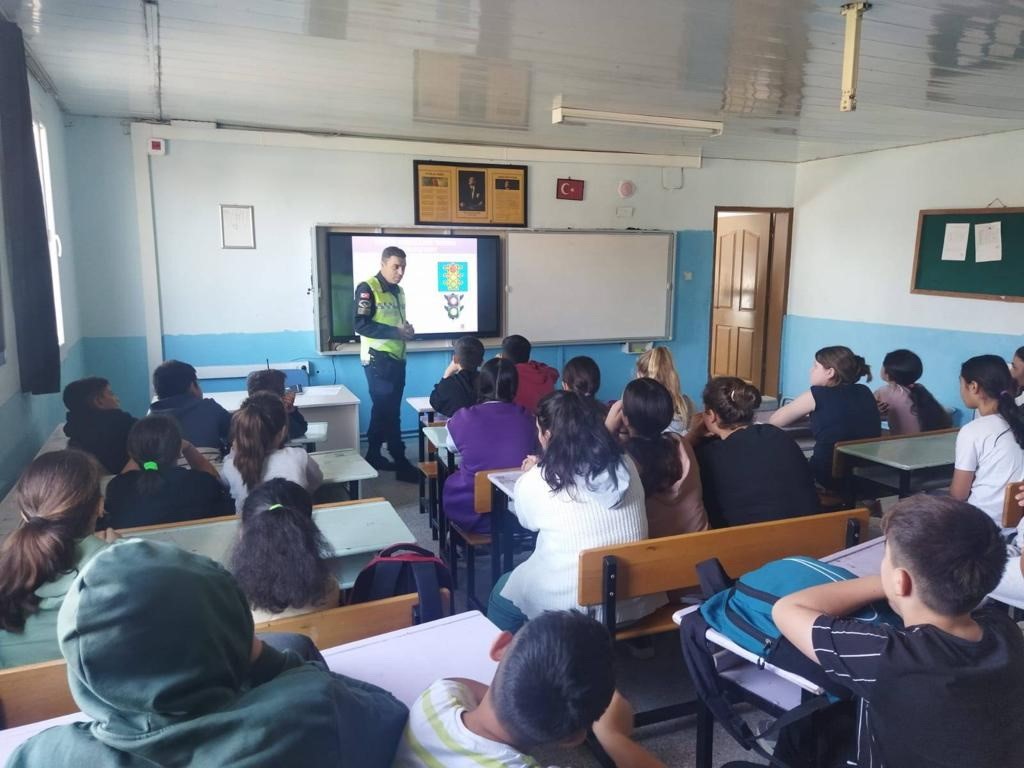 Salihli jandarmadan öğrencilere eğitim