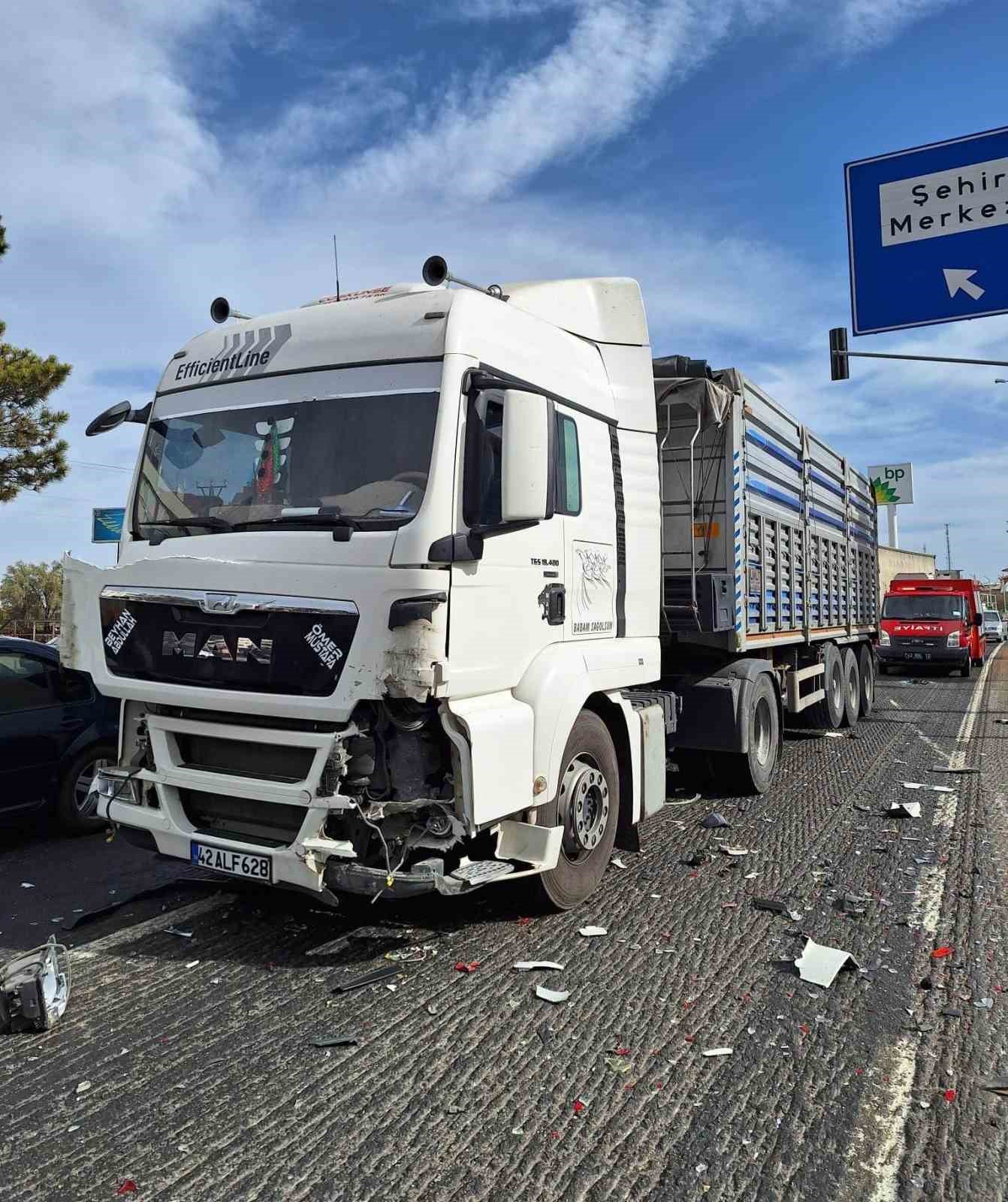 konya'da kamyonun çarptığı otomobil ters döndü: 5 yaralı i̇hlas haber ajansı