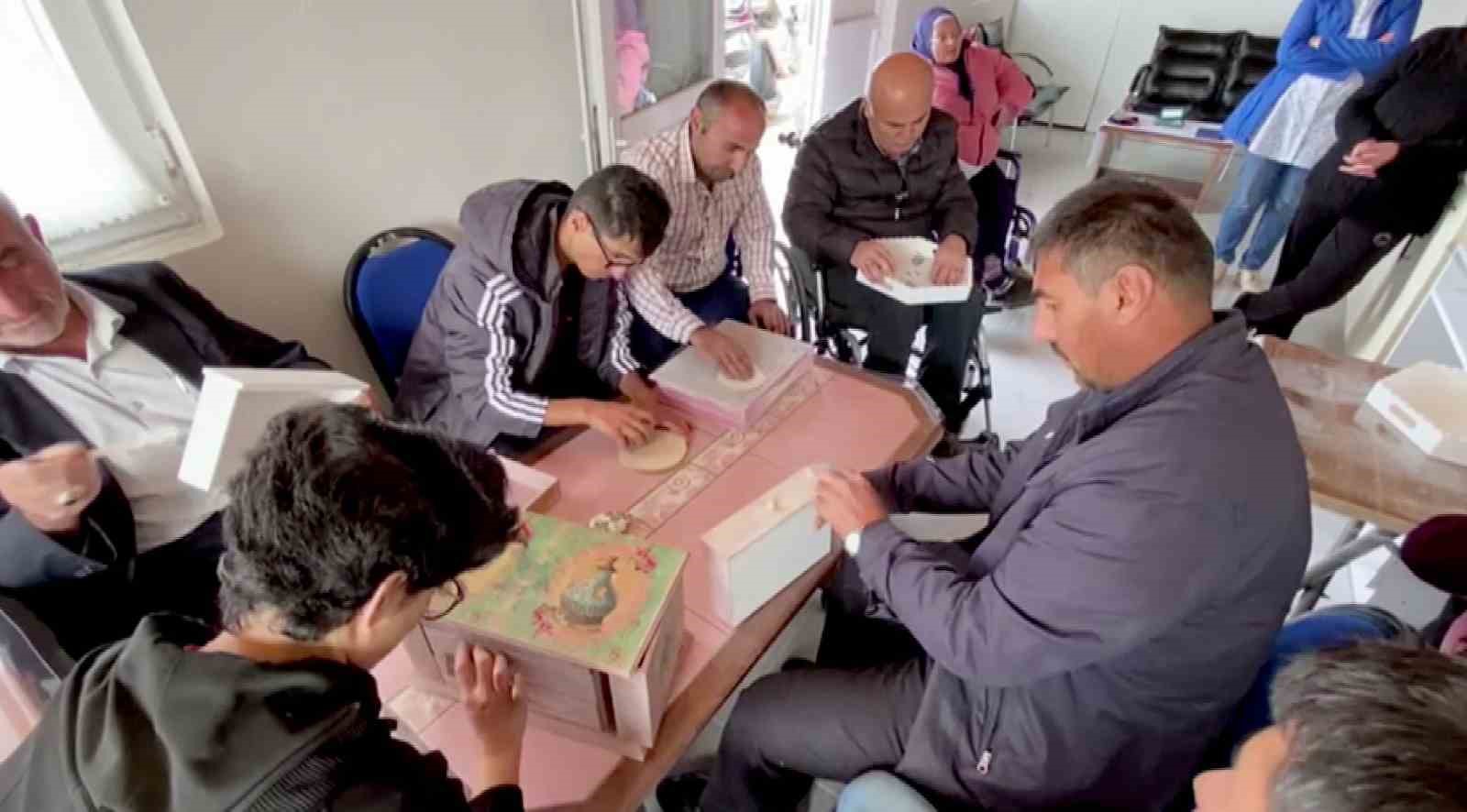 Engelliler hobi evinde rehabilite oluyor
