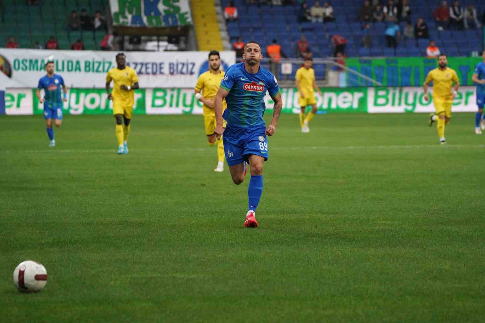 Trendyol S&uuml;per Lig: &Ccedil;aykur Rizespor: 1 - İstanbulspor: 0 (İlk yarı)
