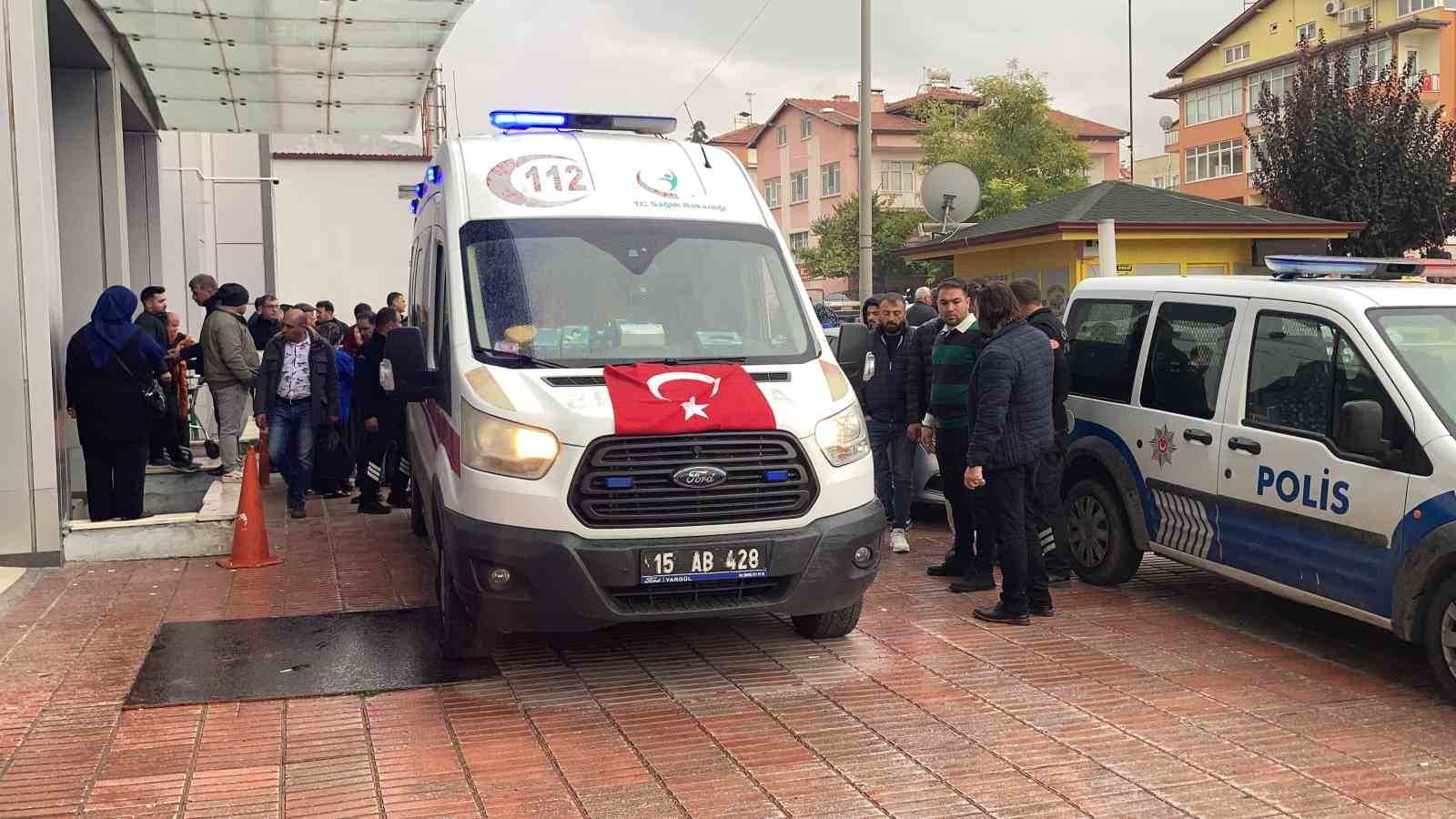 Burdur’da düğünde damat kazayla gelin arabasının şoförünü vurdu 