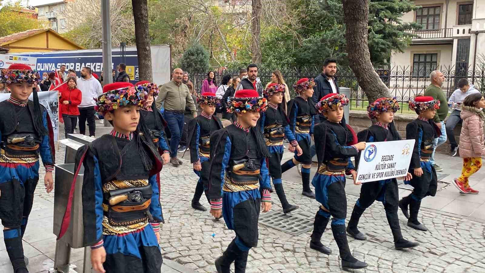 Konya’da Halk Oyunları Minikler Türkiye Şampiyonası kortejle başladı