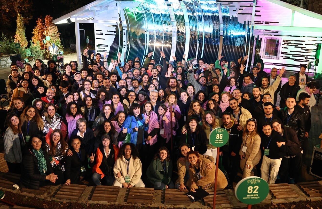 Gen&ccedil;lerden Nil&uuml;fer&rsquo;de &ldquo;Y&uuml;z Yıllık S&ouml;z&rdquo;
