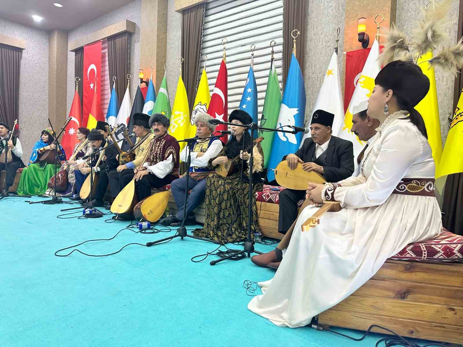 6 &uuml;lkeden aşıklar Yalova&rsquo;da buluştu
