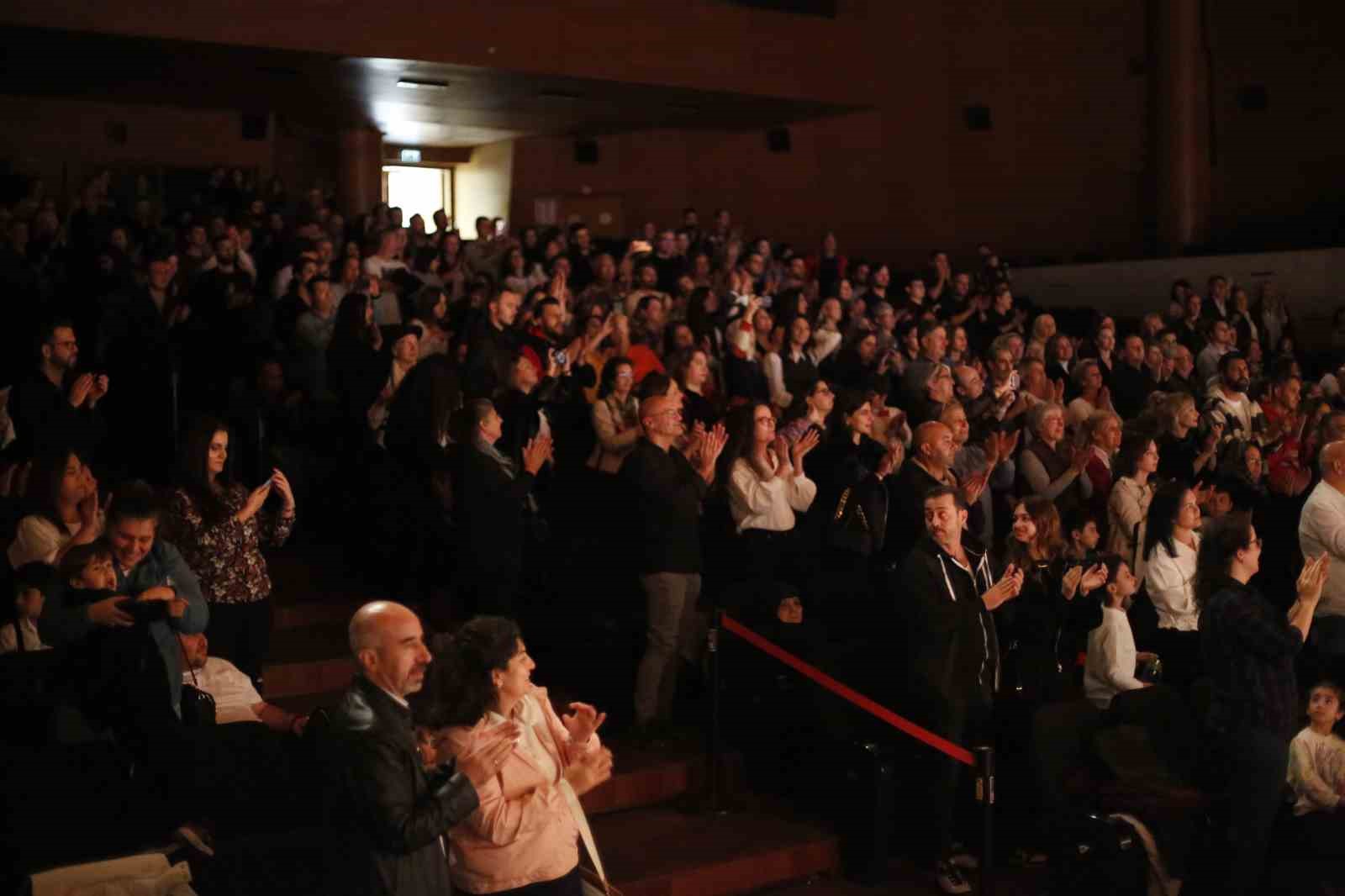 "İz" gösterisi Atatürk’ün hatıralarını yaşatıyor